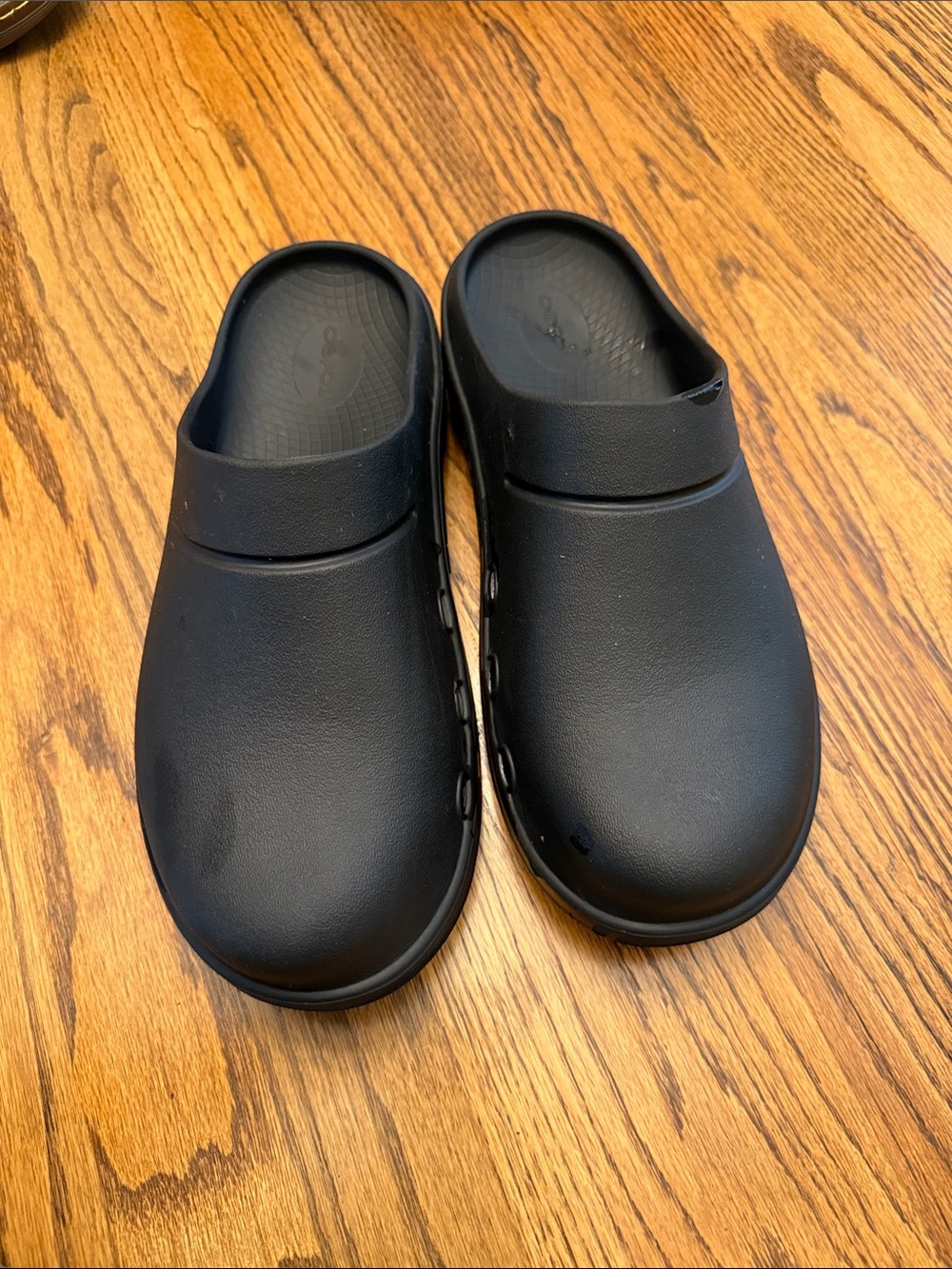 OOFOS Black Comfort Recovery Clogs